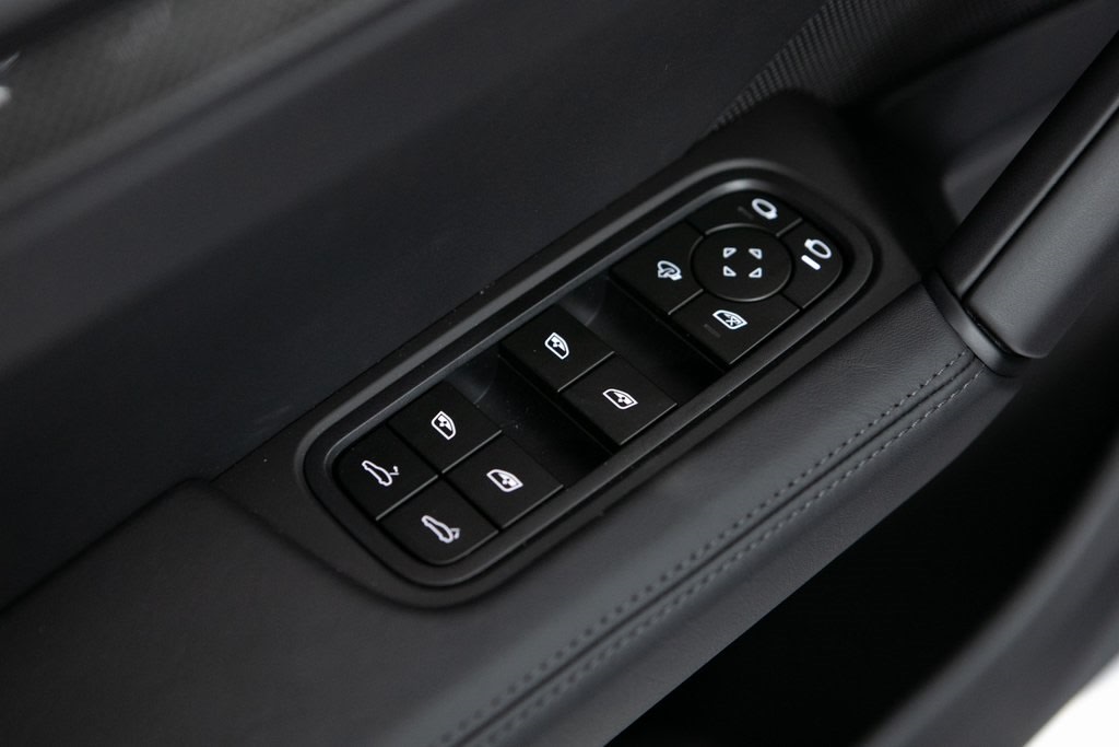 Thumbnail: 2025 Porsche Cayenne - 25