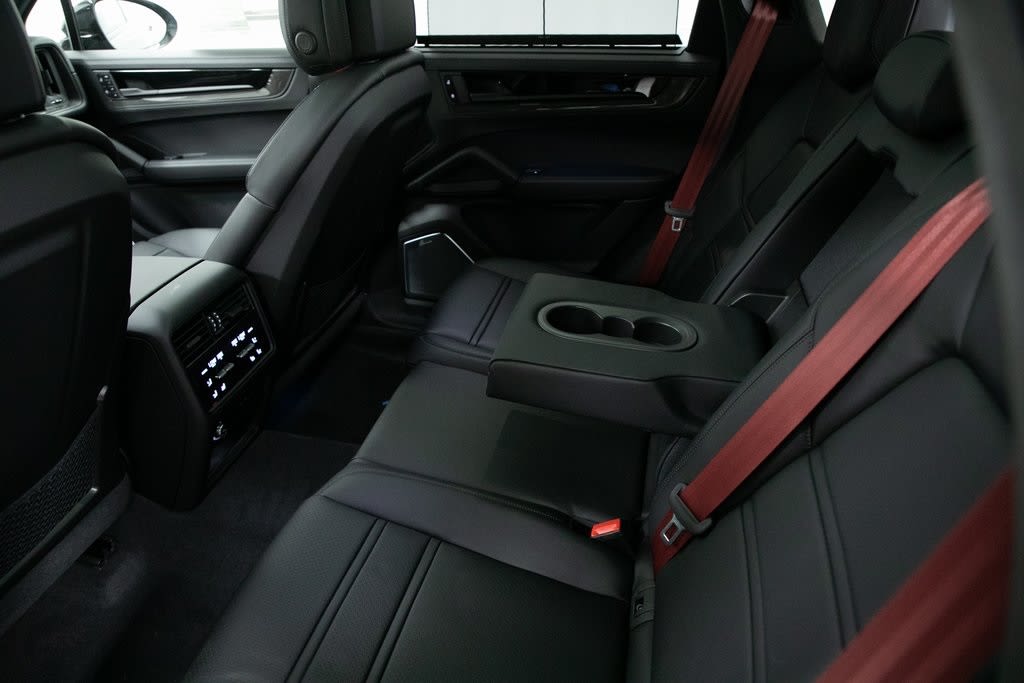 Thumbnail: 2025 Porsche Cayenne - 32