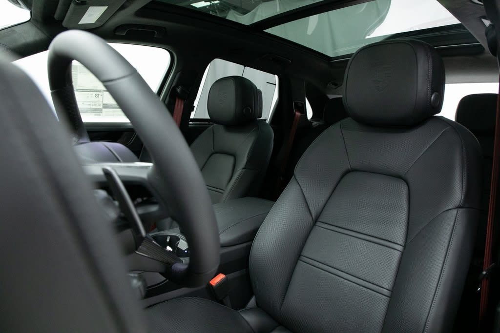 Thumbnail: 2025 Porsche Cayenne - 10