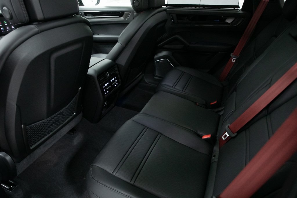 Thumbnail: 2025 Porsche Cayenne - 30