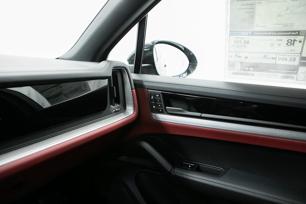 Thumbnail: 2026 Porsche Cayenne - 27