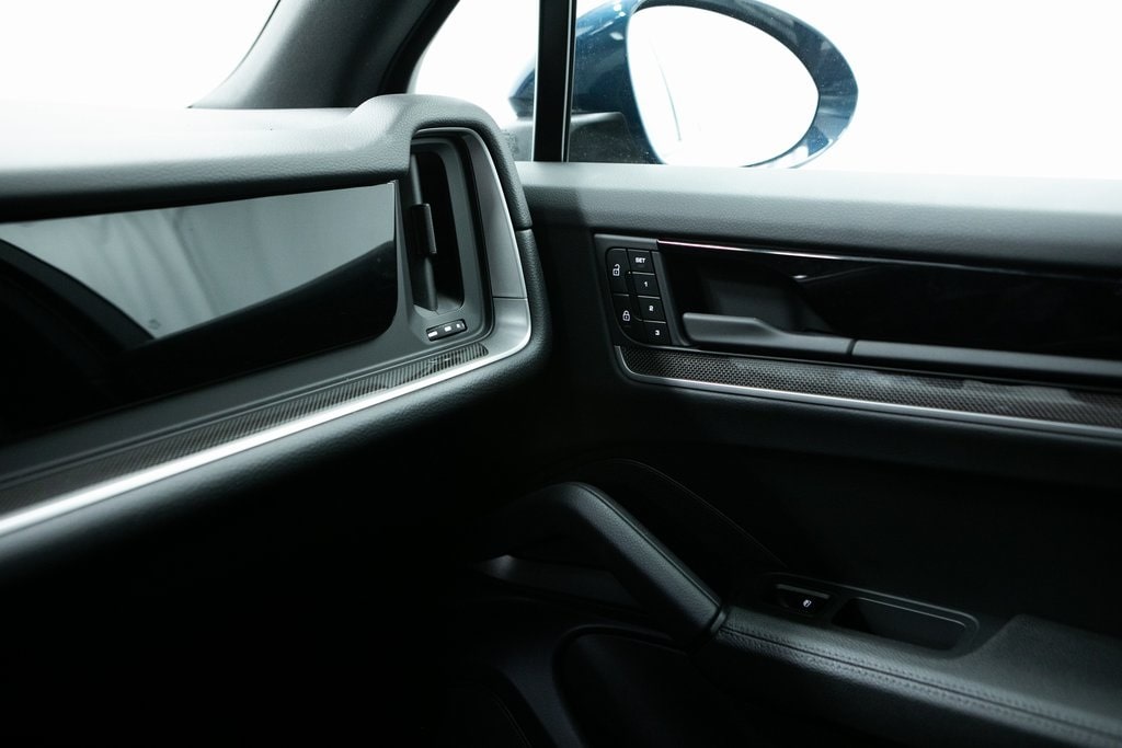 2024 Porsche Cayenne S 34
