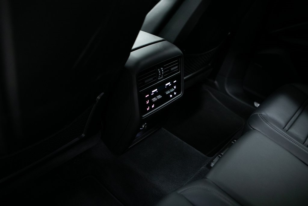 2024 Porsche Cayenne S 39