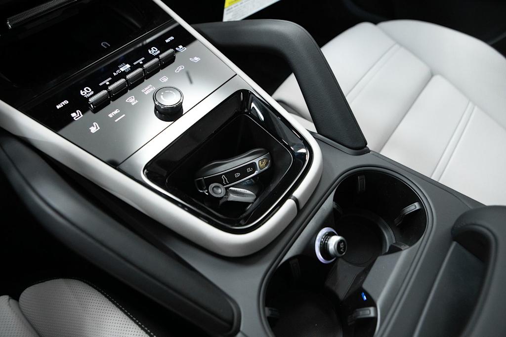 Thumbnail: 2026 Porsche Cayenne - 33