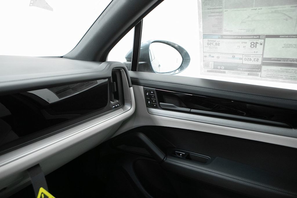 Thumbnail: 2026 Porsche Cayenne - 34