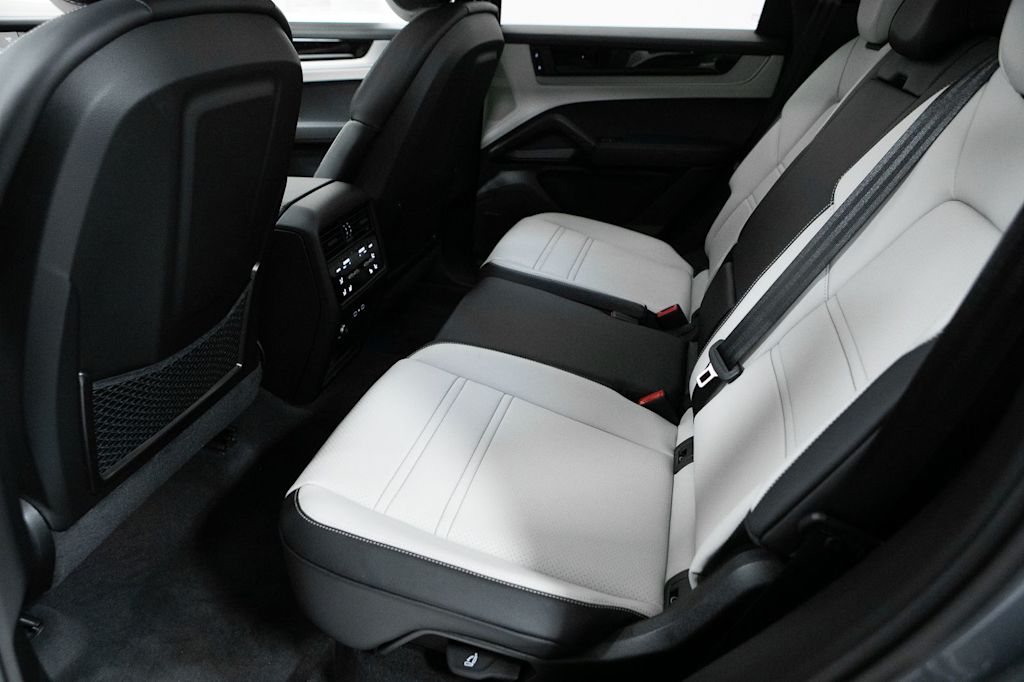 Thumbnail: 2026 Porsche Cayenne - 12