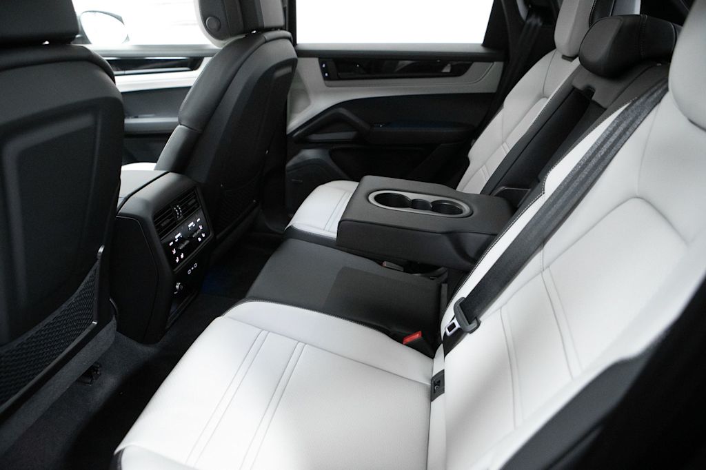 Thumbnail: 2026 Porsche Cayenne - 38