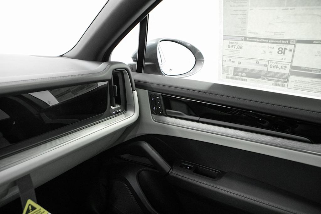 Thumbnail: 2026 Porsche Cayenne - 30