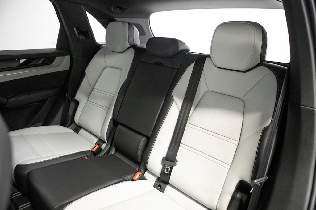 Thumbnail: 2026 Porsche Cayenne - 34
