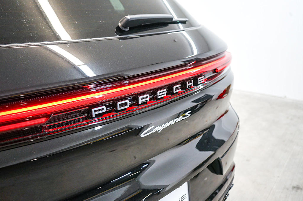 Thumbnail: 2026 Porsche Cayenne - 4