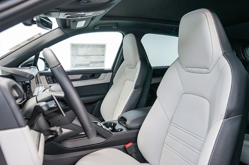 Thumbnail: 2026 Porsche Cayenne - 8