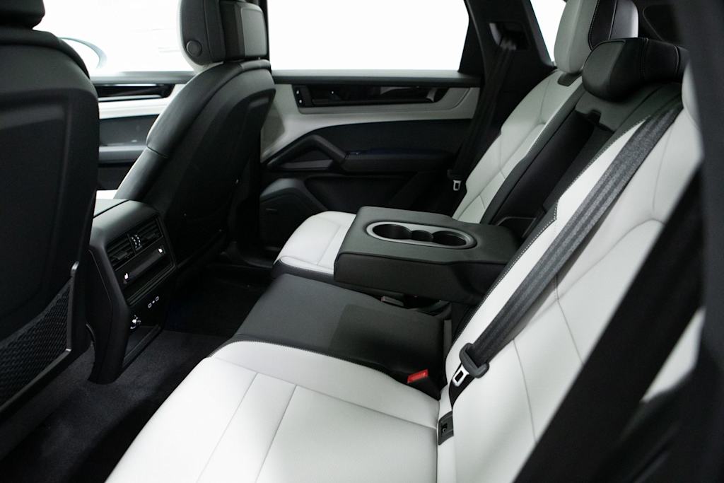 Thumbnail: 2026 Porsche Cayenne - 30