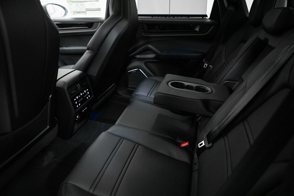 Thumbnail: 2026 Porsche Cayenne - 38