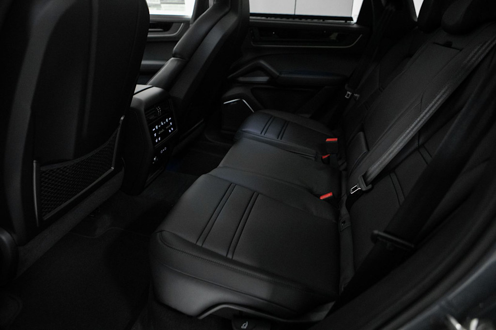 Thumbnail: 2026 Porsche Cayenne - 10
