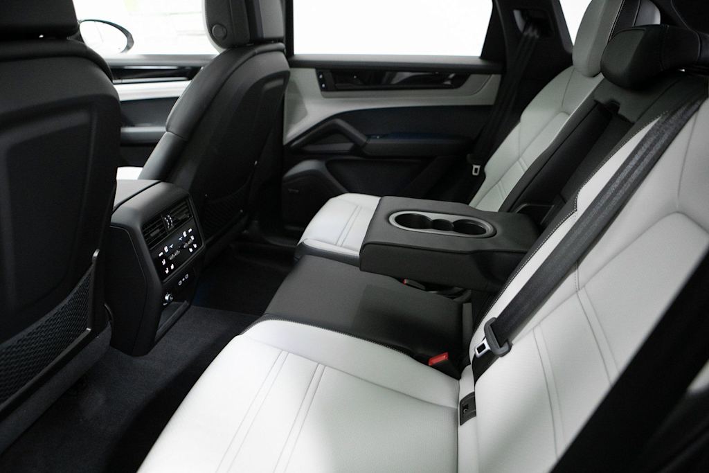 Thumbnail: 2026 Porsche Cayenne - 32