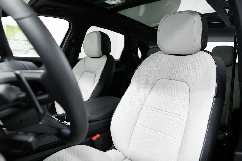 Thumbnail: 2026 Porsche Cayenne - 10