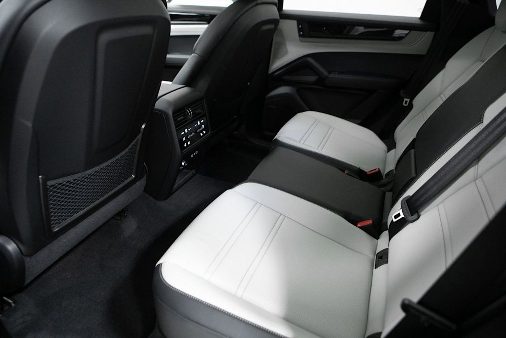 Thumbnail: 2026 Porsche Cayenne - 12