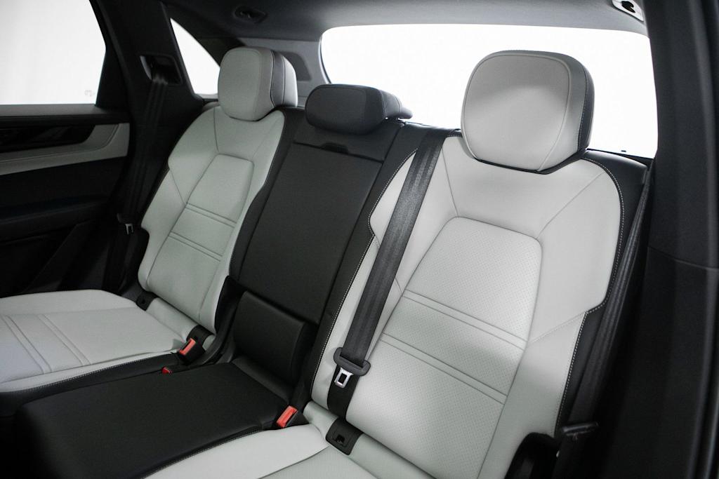 Thumbnail: 2026 Porsche Cayenne - 33