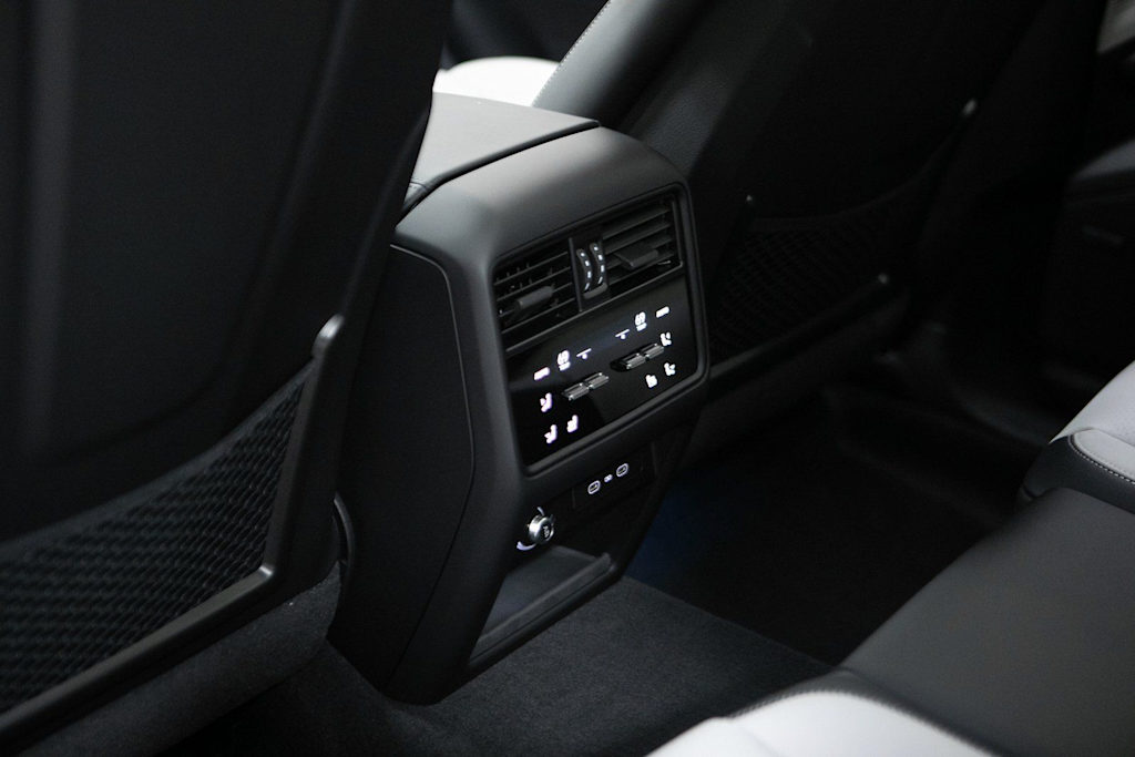 Thumbnail: 2026 Porsche Cayenne - 31