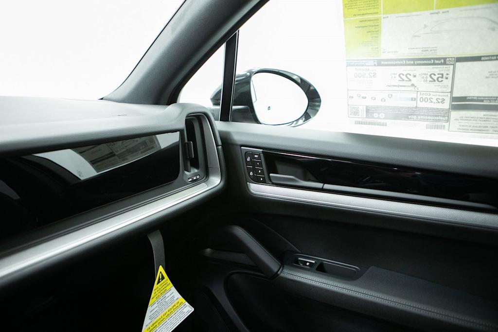 Thumbnail: 2026 Porsche Cayenne - 28