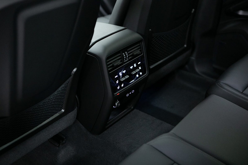 Thumbnail: 2026 Porsche Cayenne - 30