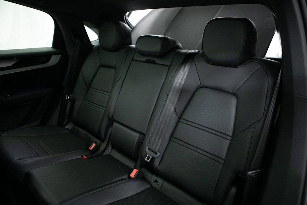 Thumbnail: 2026 Porsche Cayenne - 33