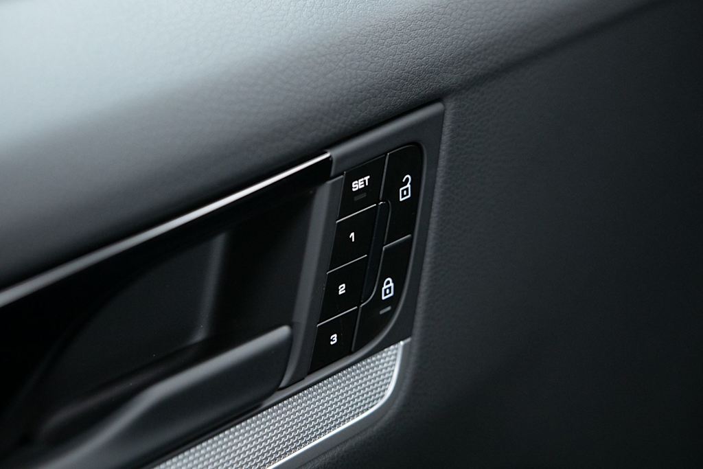 Thumbnail: 2026 Porsche Cayenne - 24