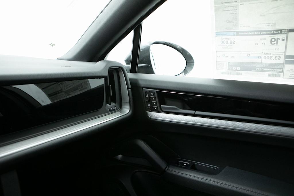 Thumbnail: 2026 Porsche Cayenne - 29