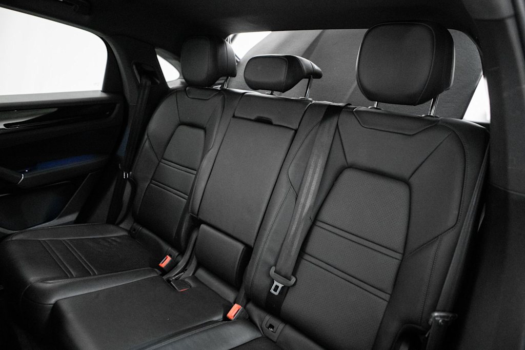 Thumbnail: 2023 Porsche Cayenne - 37