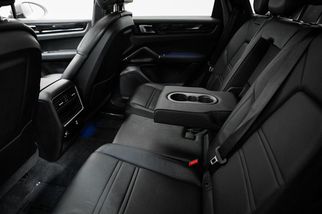 Thumbnail: 2023 Porsche Cayenne - 36