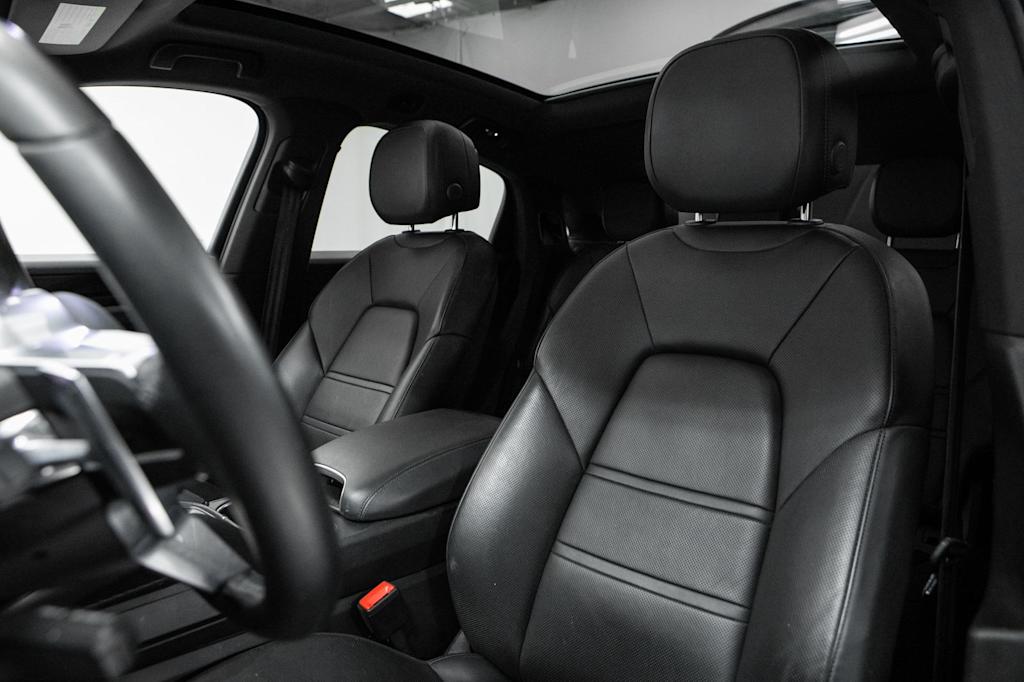 Thumbnail: 2023 Porsche Cayenne - 10