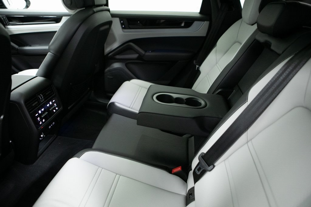 Thumbnail: 2026 Porsche Cayenne - 31