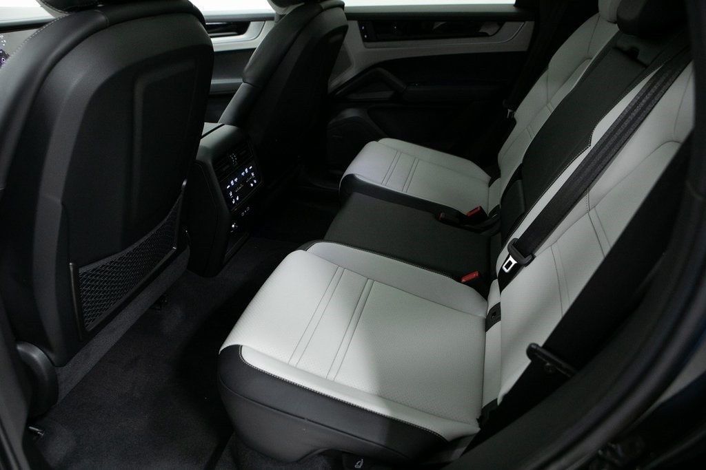 Thumbnail: 2026 Porsche Cayenne - 11