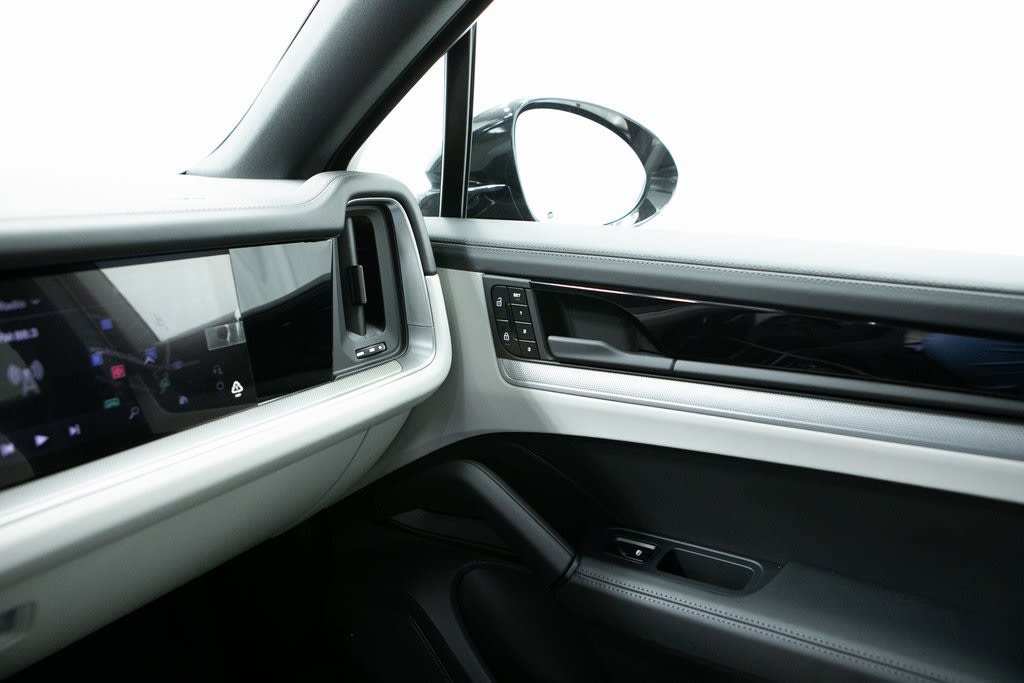 Thumbnail: 2026 Porsche Cayenne - 27