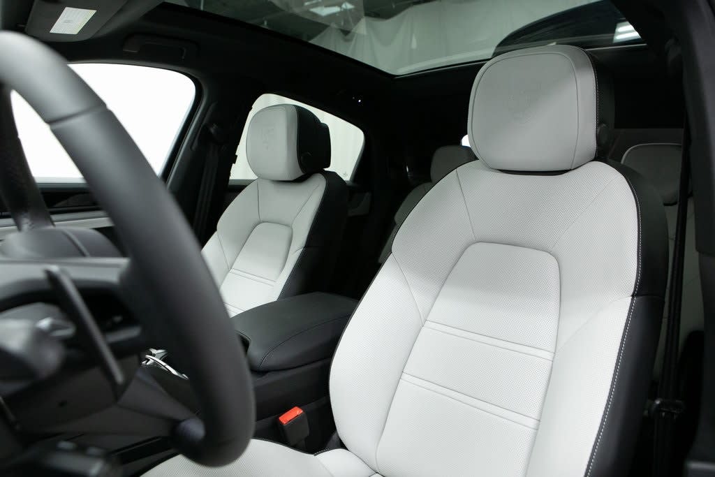 Thumbnail: 2026 Porsche Cayenne - 9