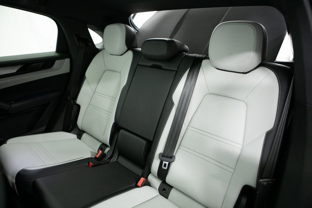 Thumbnail: 2026 Porsche Cayenne - 32