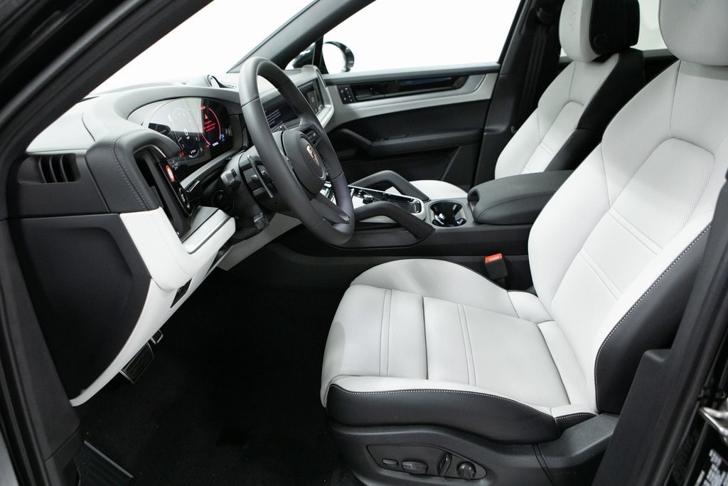 Thumbnail: 2026 Porsche Cayenne - 10