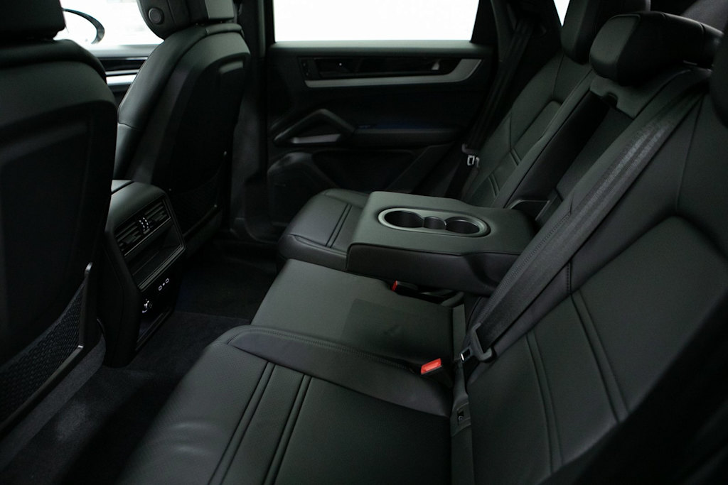 Thumbnail: 2026 Porsche Cayenne - 30