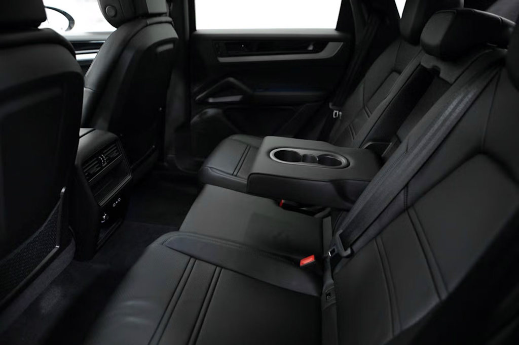 Thumbnail: 2026 Porsche Cayenne - 36