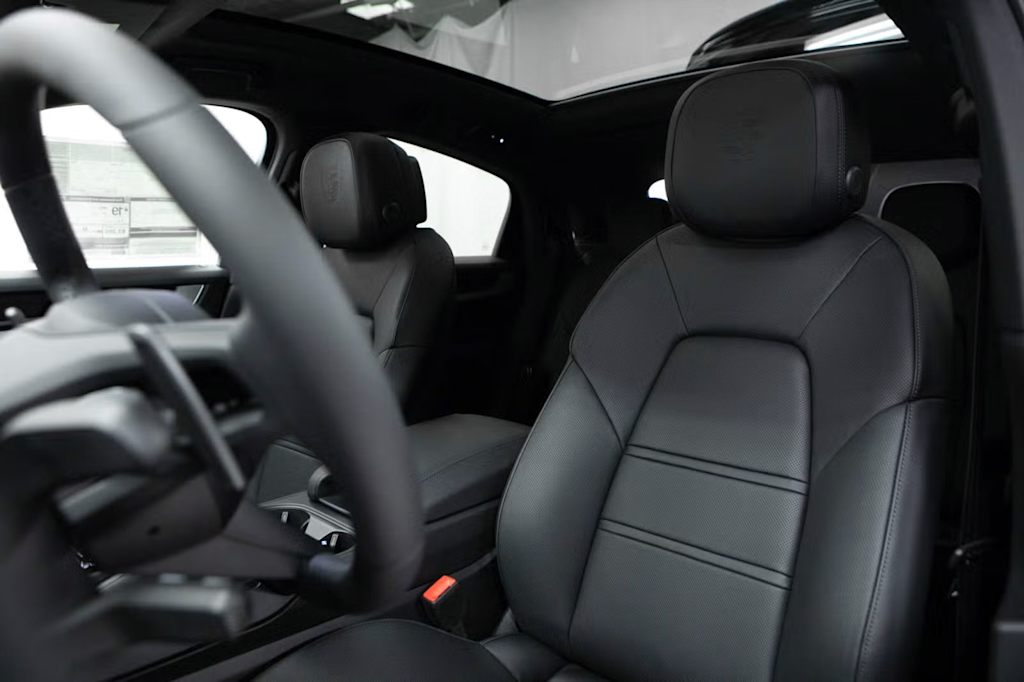 Thumbnail: 2026 Porsche Cayenne - 10