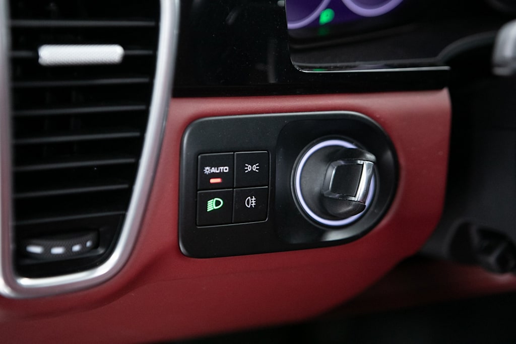 Thumbnail: 2022 Porsche Cayenne - 22