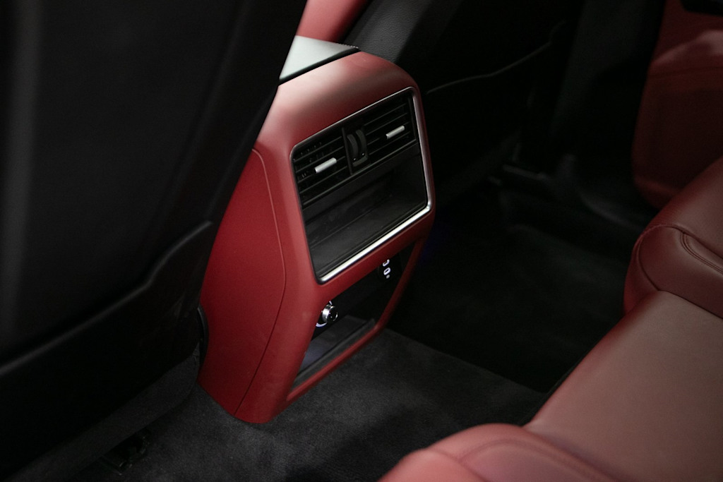 Thumbnail: 2022 Porsche Cayenne - 27