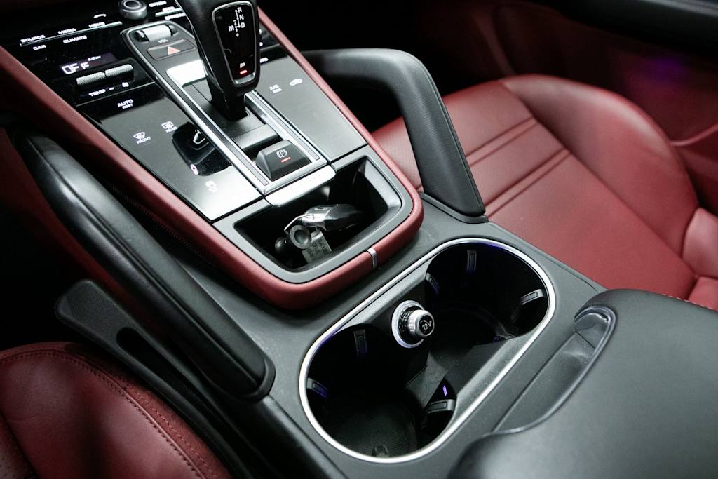 Thumbnail: 2022 Porsche Cayenne - 26