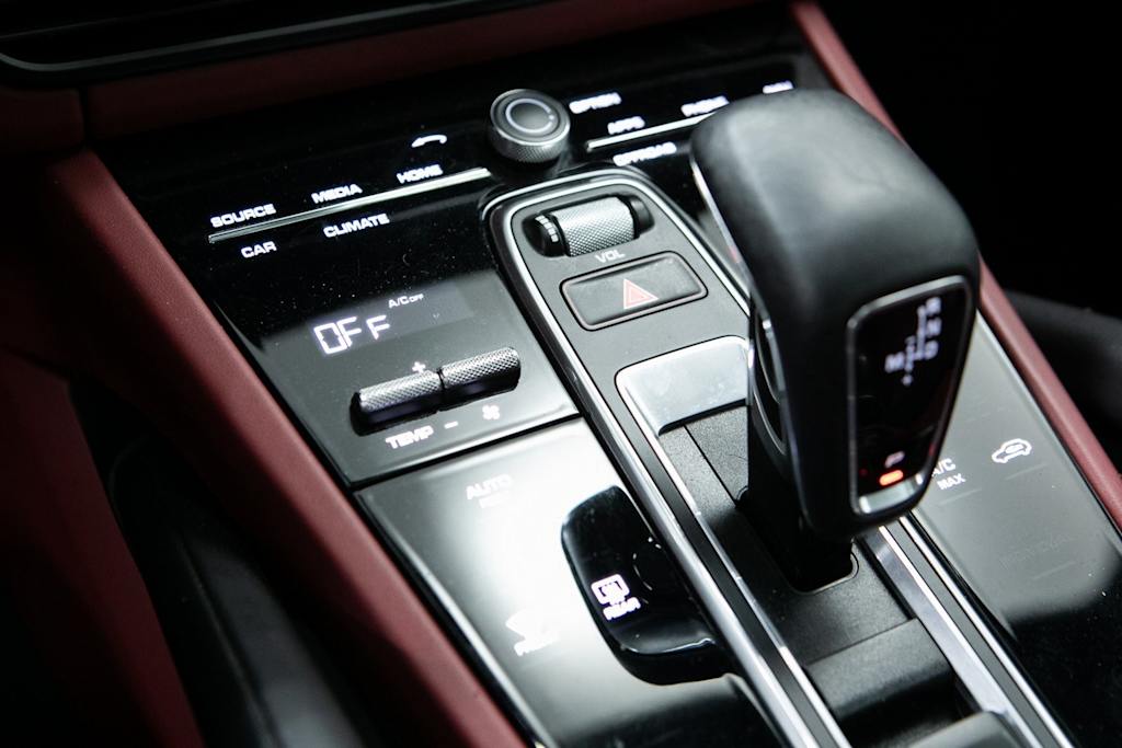 Thumbnail: 2022 Porsche Cayenne - 23