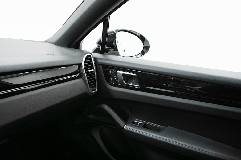Thumbnail: 2023 Porsche Cayenne - 32