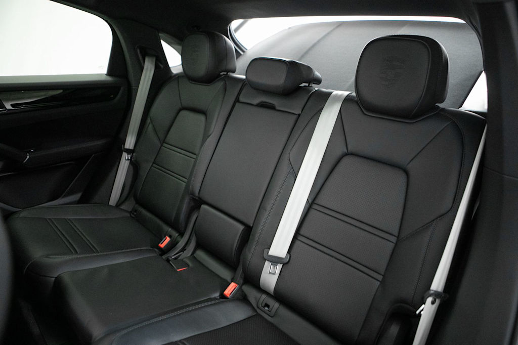 Thumbnail: 2023 Porsche Cayenne - 36