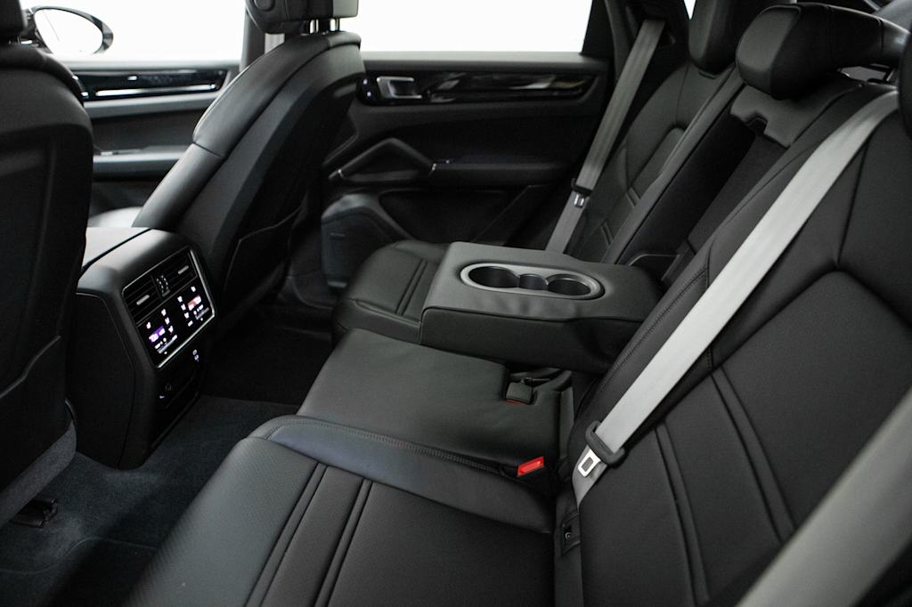 Thumbnail: 2023 Porsche Cayenne - 35