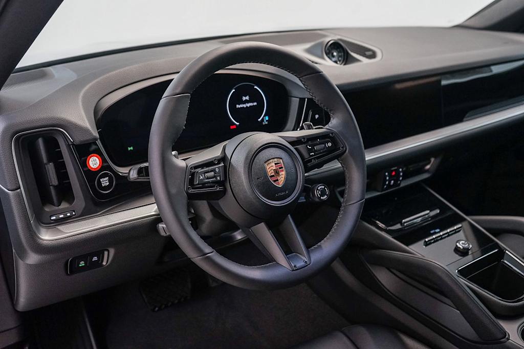 Thumbnail: 2026 Porsche Cayenne - 2
