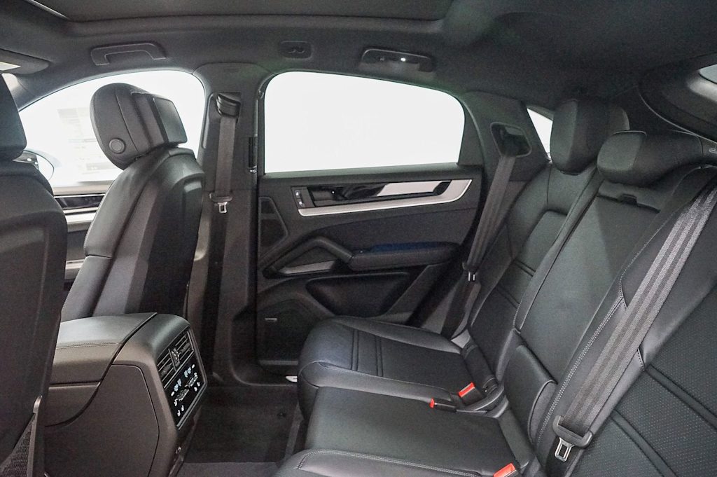 Thumbnail: 2026 Porsche Cayenne - 13