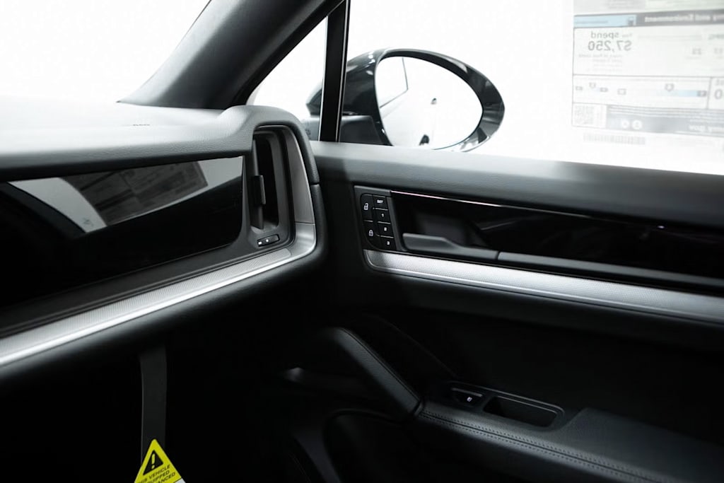 Thumbnail: 2025 Porsche Cayenne - 25